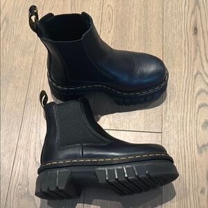 LIKE NEW Dr. Martens Audrick Platform Chelsea Boot